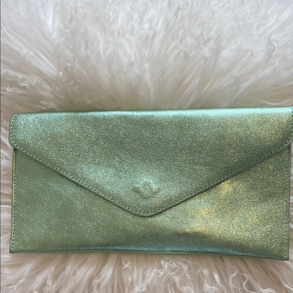 BENOA Handbags - 🧚♀️✨ Mint Green Metallic Clutch Made in Italy BENOA 🧚♀️✨